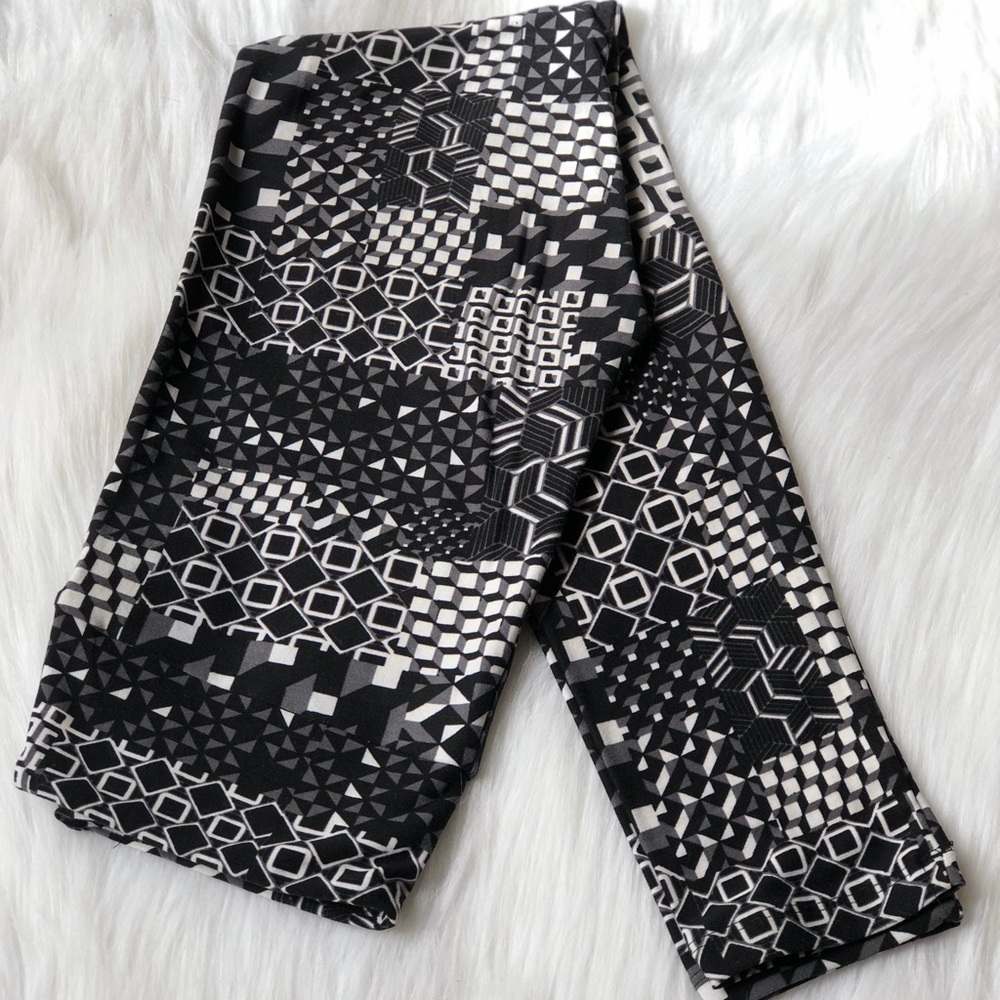 Lularoe Black Geometric Leggings MSRP $25 NWOT